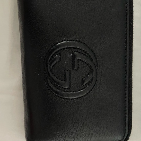 Ladies NWT Gucci zip around wallet - Picture 3 of 8